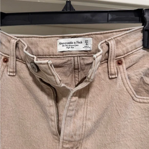 Abercrombie 90’s High Rise Relaxed Jean - 27 - Picture 7 of 8